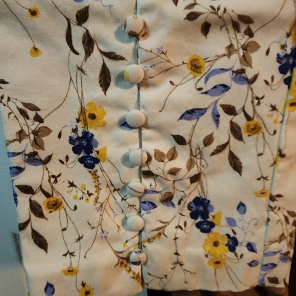 Skinny leg pant with button detail - Picture 2 of 4